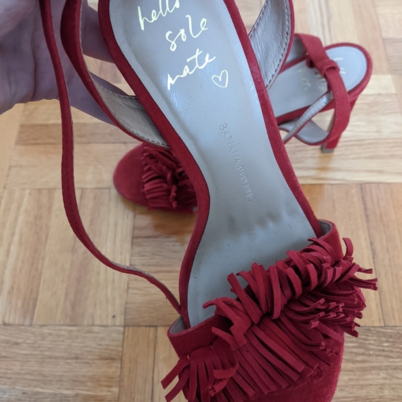 Brand new Red leather Banana Republic Heels size 6.5 - Picture 2 of 3